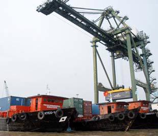 Những yếu kém về cơ sở hạ tầng, đặc biệt là cảng biển, đang cản trở sự phát triền của ngành logistics tại Việt Nam.