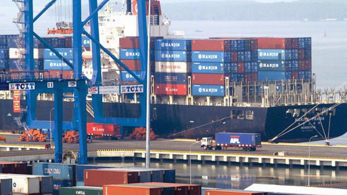 Tổng cục Hải quan đã phát hiện vào giữa năm 2015 có 213 container của 56 doanh nghiệp vận chuyển quá cảnh qua cảng Cát Lái - TP. Hồ Chí Minh.