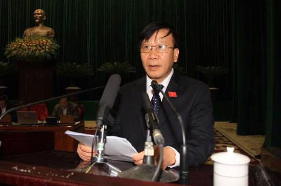 Chủ nhiệm Ủy ban Pháp luật Nguyễn Văn Thuận trình bà báo cáo thẩm tra dự án Luật Tố cáo.