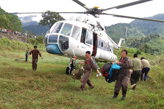Đoàn bay C54-Sư 372 đã tham gia gần 400 chuyến bay cứu hộ, cứu nạn và cứu trợ người dân vùng lũ lụt miền Trung từ năm 1999 đến nay - Ảnh: Trà Bang.