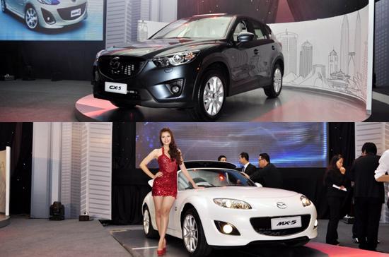 Hai mẫu xe mới nhất của Mazda là MX-5 và CX-5 vừa được giới thiệu tại Việt Nam hôm 13/4 - Ảnh: Khánh Hòa.