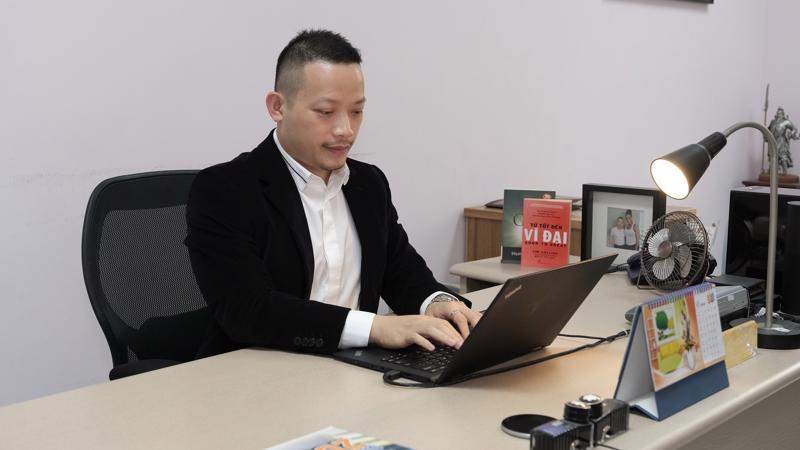 Ông Bùi Việt Quang, Tổng giám đốc Công ty Cổ phần May Sông Hồng.