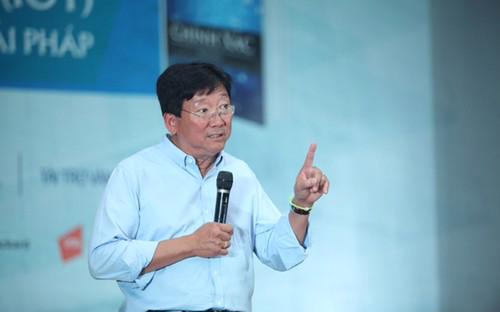 Tiến sĩ Timothy Chou chia sẻ về xu hướng IoT tại buổi gặp gỡ sinh viên và doanh nghiệp Việt Nam.