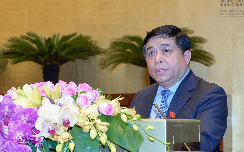 Bộ trưởng Bộ Kế hoạch và Đầu tư Nguyễn Chí Dũng trình kế hoạch tái cơ cấu nền kinh tế giai đoạn 2016 - 2020.