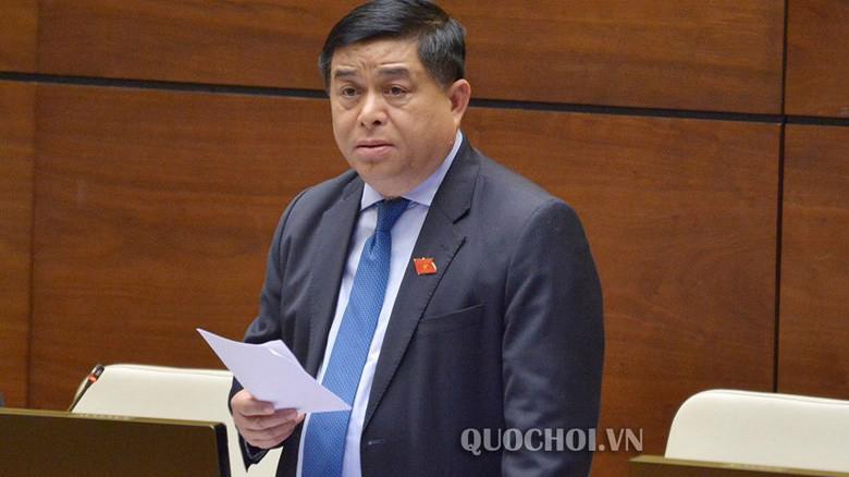  Bộ trưởng Bộ Kế hoạch và đầu tư Nguyễn Chí Dũng phát biểu tại nghị trường.