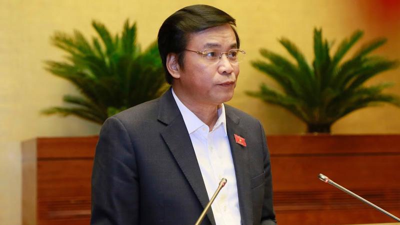 Tổng thư ký Quốc hội Nguyễn Hạnh Phúc trình bày báo cáo giải trình, tiếp thu dự án luật - Ảnh: Quang Phúc 