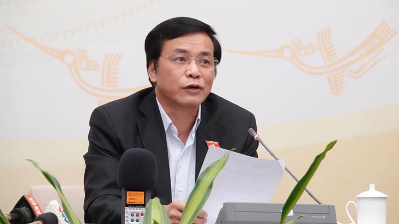 Tổng thư ký Quốc hội Nguyễn Hạnh Phúc chủ trì cuộc họp báo ngắn về chất vấn - Ảnh: Quang Phúc 