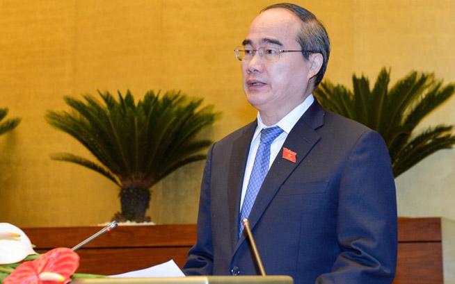 Chủ tịch Uỷ ban Trung ương Mặt trận Tổ quốc Việt Nam báo cáo kiến nghị của cử tri gửi đến Quốc hội.