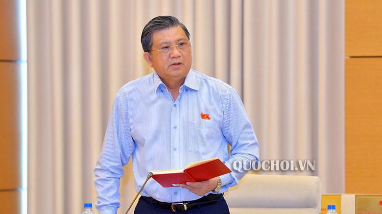 Chủ nhiệm Uỷ ban Đối ngoại Nguyễn Văn Giàu phát biểu tại phiên họp 