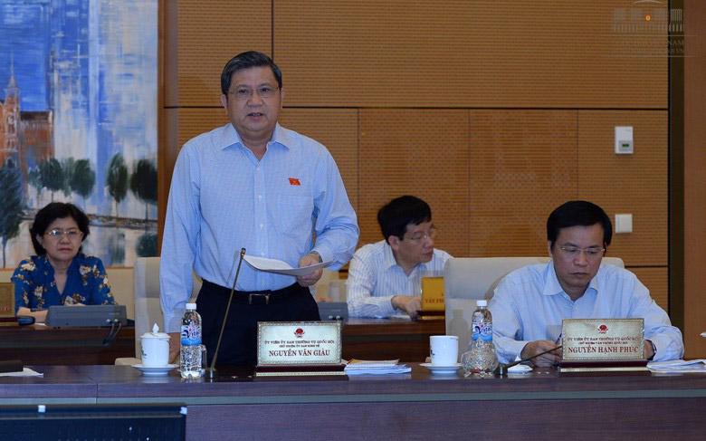 Chủ nhiệm Ủy ban Kinh tế Nguyễn Văn Giàu nêu những diễn biến mới, những khó khăn, thách thức của nền kinh tế.