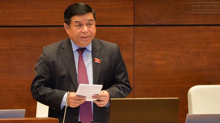 Bộ trưởng Bộ Kế hoạch và Đầu tư Nguyễn Chí Dũng giải trình một số vấn đề của dự thảo Luật Đơn vị hành chính - kinh tế đặc biệt.