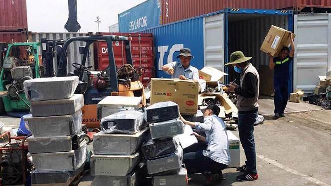 Theo đánh giá của Chính phủ, tình trạng nhập khẩu phế liệu vào Việt Nam thời gian qua diễn biến phức tạp, nghiêm trọng.