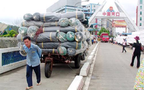 Xuất nhập khẩu trong tháng 1 có xu hướng giảm, Việt Nam lâm vào thế nhập siêu.