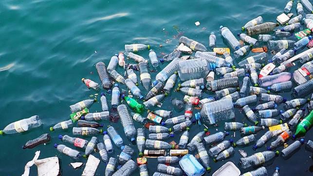 Phó thủ tướng cho biết, đặc biệt chú trọng xây dựng cơ chế quản lý chặt chẽ, giảm thiểu rác thải nhựa từ đất liền ra đến đại dương.