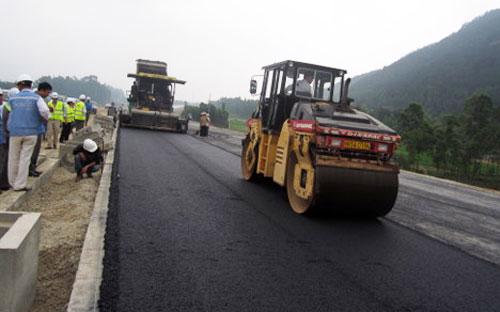 Theo kế hoạch, dự án đường cao tốc Nội Bài – Lào Cai sẽ thông xe toàn tuyến vào tháng 
4/2014.