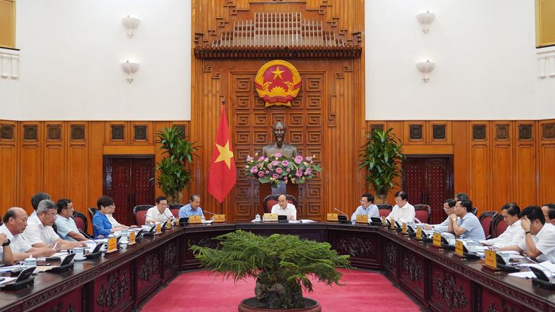 Thủ tướng Nguyễn Xuân Phúc chủ trì cuộc họp Thường trực Chính phủ chiều 15/7 về cung cấp điện.