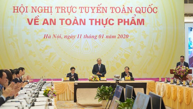 Thủ tướng Nguyễn Xuân Phúc chủ trì Hội nghị trực tuyến toàn quốc về an toàn thực phẩm - Ảnh: VGP 