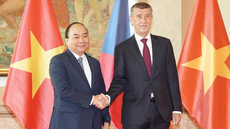 Thủ tướng Cộng hòa Czech Andrej Babis đón và hội đàm với Thủ tướng Nguyễn Xuân Phúc.