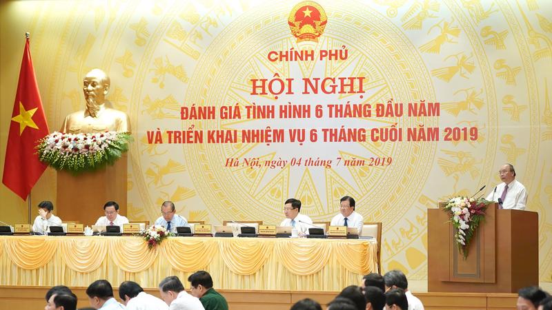 Thủ tướng Nguyễn Xuân Phúc chủ trì hội nghị sáng 4/7.