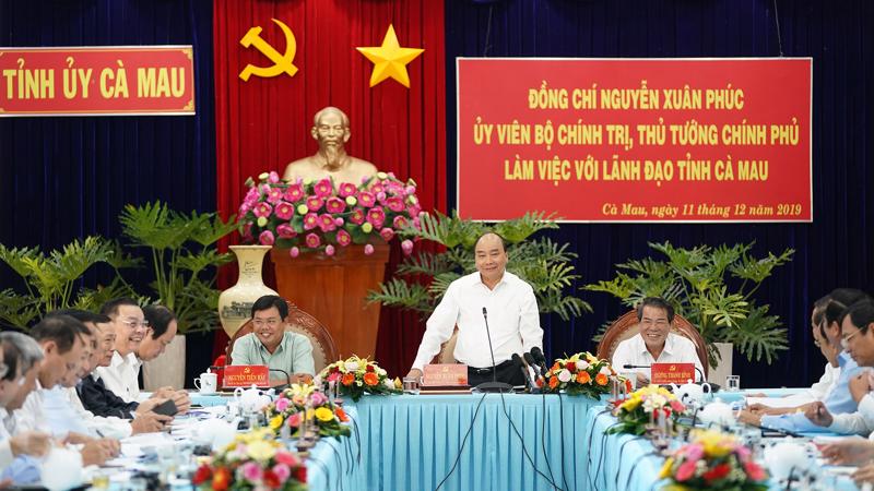 Thủ tướng Nguyễn Xuân Phúc làm việc với lãnh đạo chủ chốt của tỉnh về tình hình kinh tế - xã hội địa phương - Ảnh: VPG