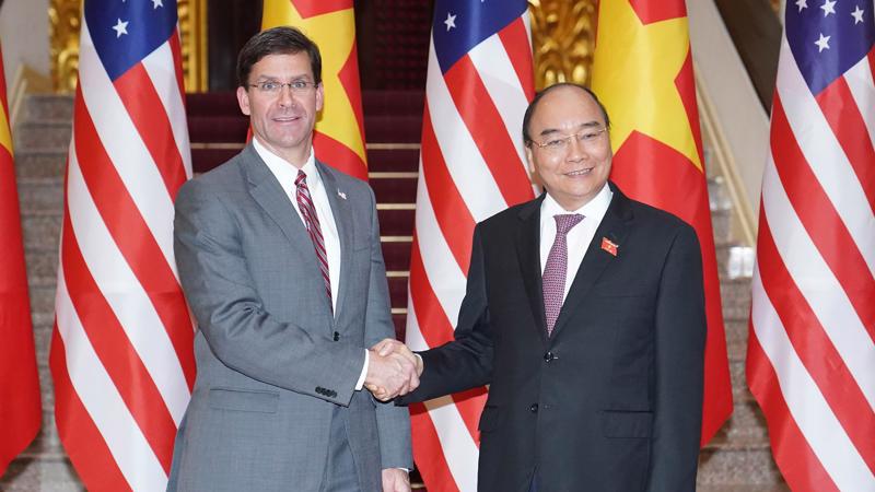 Thủ tướng Nguyễn Xuân Phúc tiếp Bộ trưởng Quốc phòng Mỹ Mark Esper - Ảnh VGP.