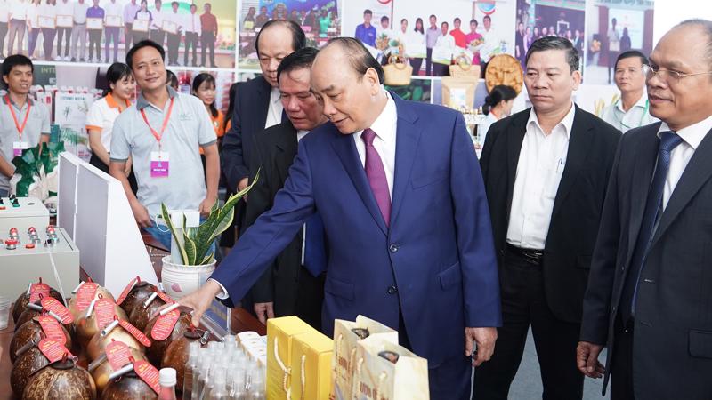 Thủ tướng Nguyễn Xuân Phúc dự hội nghị xúc tiến đầu tư Trà Vinh với chủ đề “Trà Vinh-Tiềm năng cơ hội đầu tư và phát triển” - Ảnh: VGP 