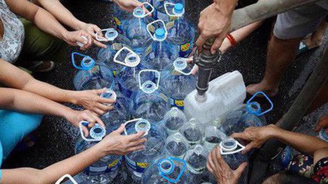 Hà Nội đã trải qua những ngày "khủng hoảng thiếu nước sạch".
