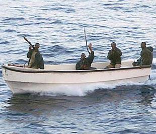 Một nhóm cướp biển Somali - Ảnh: AP.