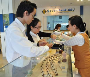 Giới kinh doanh vàng cho biết, với mức giá tốt như hiện nay, họ kỳ vọng người dân đẩy mạnh bán vàng ra.