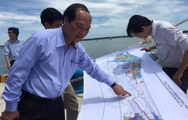 Trưởng &nbsp;ban Quản lý Khu kinh tế mở Chu Lai Đỗ Xuân Diện làm việc với đoàn công tác tại Cảng Chu Lai.
