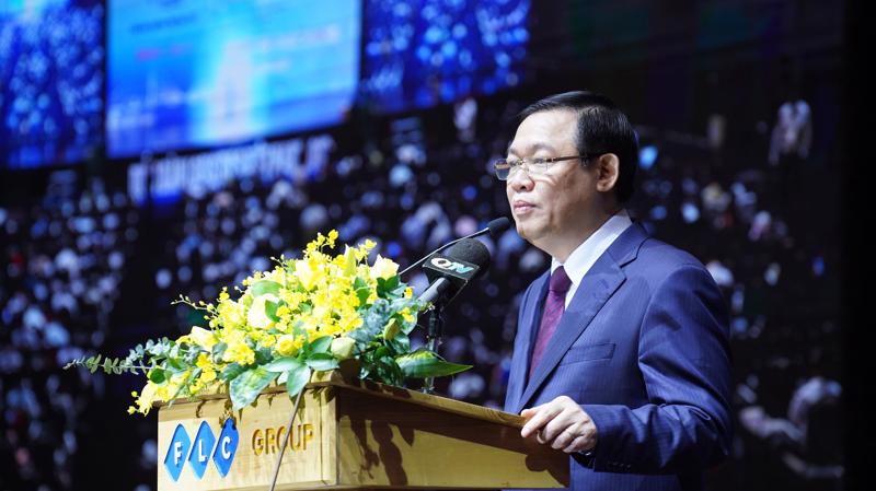 Phó thủ tướng Vương Đình Huệ phát biểu tại diễn đàn. (Ảnh: Việt Tuấn).
