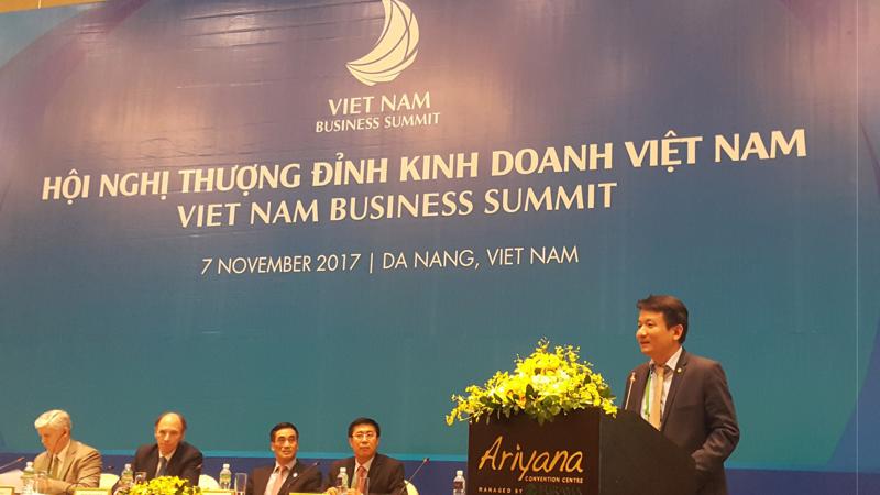 Ông Nguyễn Đình Tùng – Tổng giám đốc OCB tham luận cùng Hội nghị Thượng đỉnh kinh doanh 2017.