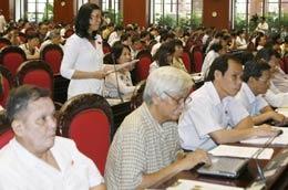 Không nhiều đại biểu Quốc hội sử dụng máy tính xách tay tại hội trường như đại biểu Dương Trung Quốc.
