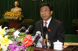 Chủ nhiệm Ủy ban Kinh tế Hà Văn Hiền trình bày báo cáo thẩm tra tại phiên khai mạc kỳ họp Quốc hội thứ sáu.