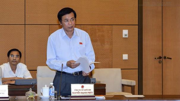 Tổng thư ký Quốc hội Nguyễn Hạnh Phúc trình bày báo cáo đánh giá kết quả kỳ hop thứ 5.