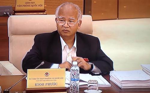 Chủ tịch Hội đồng Dân tộc Ksor Phước góp ý chỉnh lý dự thảo luật Trưng cầu dân ý.<br>