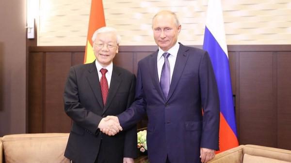 Cũng trong khuôn khổ chuyến thăm, Tổng bí thư Nguyễn Phú Trọng và Tổng thống V. Putin đã chứng kiến ký các văn kiện hợp tác trên các lĩnh vực ưu tiên và các thỏa thuận giữa các tổ chức kinh tế của hai nước.