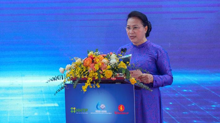 Chủ tịch Quốc hội Nguyễn Thị Kim Ngân phát biểu trong chuyến thăm và làm việc tại Khu công nghệ cao Hòa Lạc và dự lễ khánh thành nhà máy sản xuất thiết bị điện tử thông minh VinSmart.