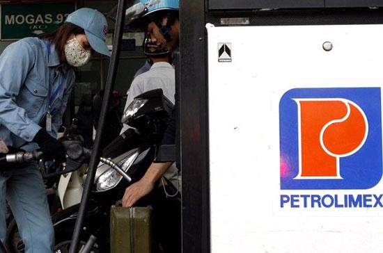 Thông tin từ lãnh đạo Petrolimex đưa ra là từ năm 2006 đến nay, doanh nghiệp này đã “dồn dập” lỗ mỗi năm hàng trăm tỷ đồng trong hoạt động kinh doanh xăng dầu, trong đó đỉnh điểm là năm 2008 lỗ đến 10.700 tỷ đồng.