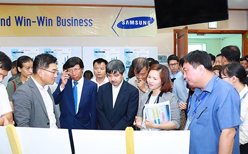 Gian hàng của một doanh nghiệp phụ trợ Việt Nam tại triển lãm, hội thảo công nghiệp hỗ trợ lần thứ 4 tại nhà máy Samsung Bắc Ninh (SEV).