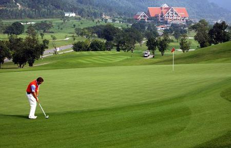 Các sân golf tại Hà Nội đang được cho là thực hiện nghiêm túc quy định của Chính phủ về kinh doanh sân golf.