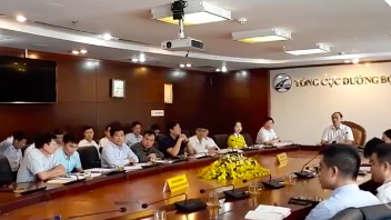 Cuộc họp giữa các nhà đầu tư BOT và Bộ Giao thông Vận tải diễn ra tại trụ sở Tổng cục Đường bộ Việt Nam sáng 8/7.