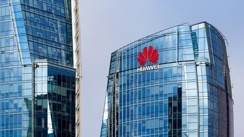 Huawei hiện là nhà sản xuất thiết bị viễn thông lớn nhất thế giới và là thương hiệu smartphone hàng đầu với tăng trưởng nhanh hơn Samsung (Hàn Quốc) và Apple (Mỹ).