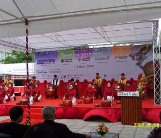 Đánh trống trong lễ khai mạc Manufacturing Vietnam 2008.
