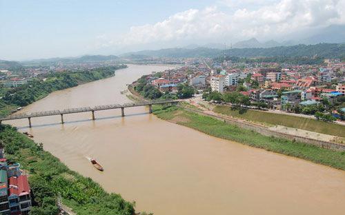 Hiện Hà Nội đang có gần 10 cầu bắc qua sông Hồng và sông Đuống.<br>