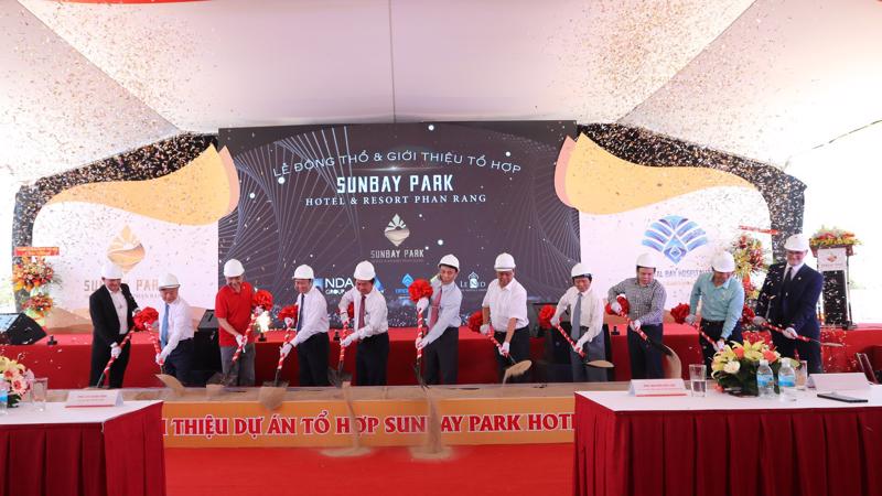 Tổ hợp SunBay Park Hotel & Resort Phan Rang toạ lạc tại trung tâm công viên biển Bình Sơn, thành phố Phan Rang - Tháp Chàm với ba toà tháp Lazurya, Nuvensa và Crystal Holidays được gắn kết với nhau.