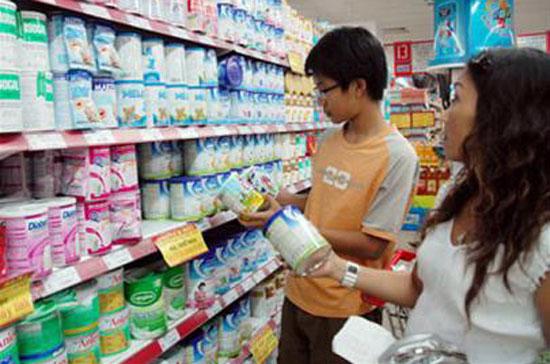 Quản lý thị trường các địa phương sẽ rà soát việc tăng giá bán của các hãng sữa.