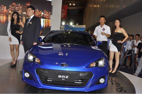 Subaru vừa ra mắt tại triển lãm Saigon Autotech 2012 sáng 31/5 - Ảnh: Cường Vũ.