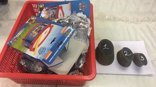 Sừng tê giác giấu trong đồ chơi trẻ em, được hải quan phát hiện tại sân bay Tân Sơn Nhất (Tp.HCM) đầu tháng 5/2017 - Ảnh: VnExpress.