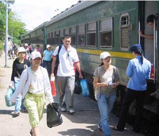 Mọi chuyến tàu đến và rời ga Hà Nội đã hoạt động bình thường trở lại.